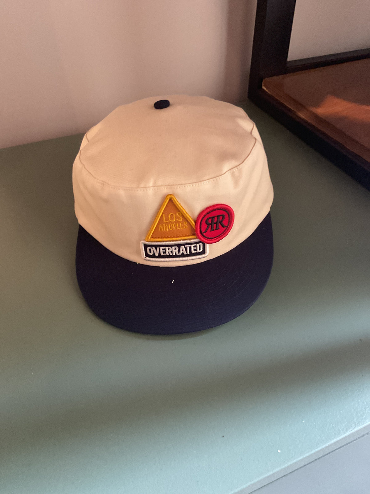 Gorra parches OVERRATED